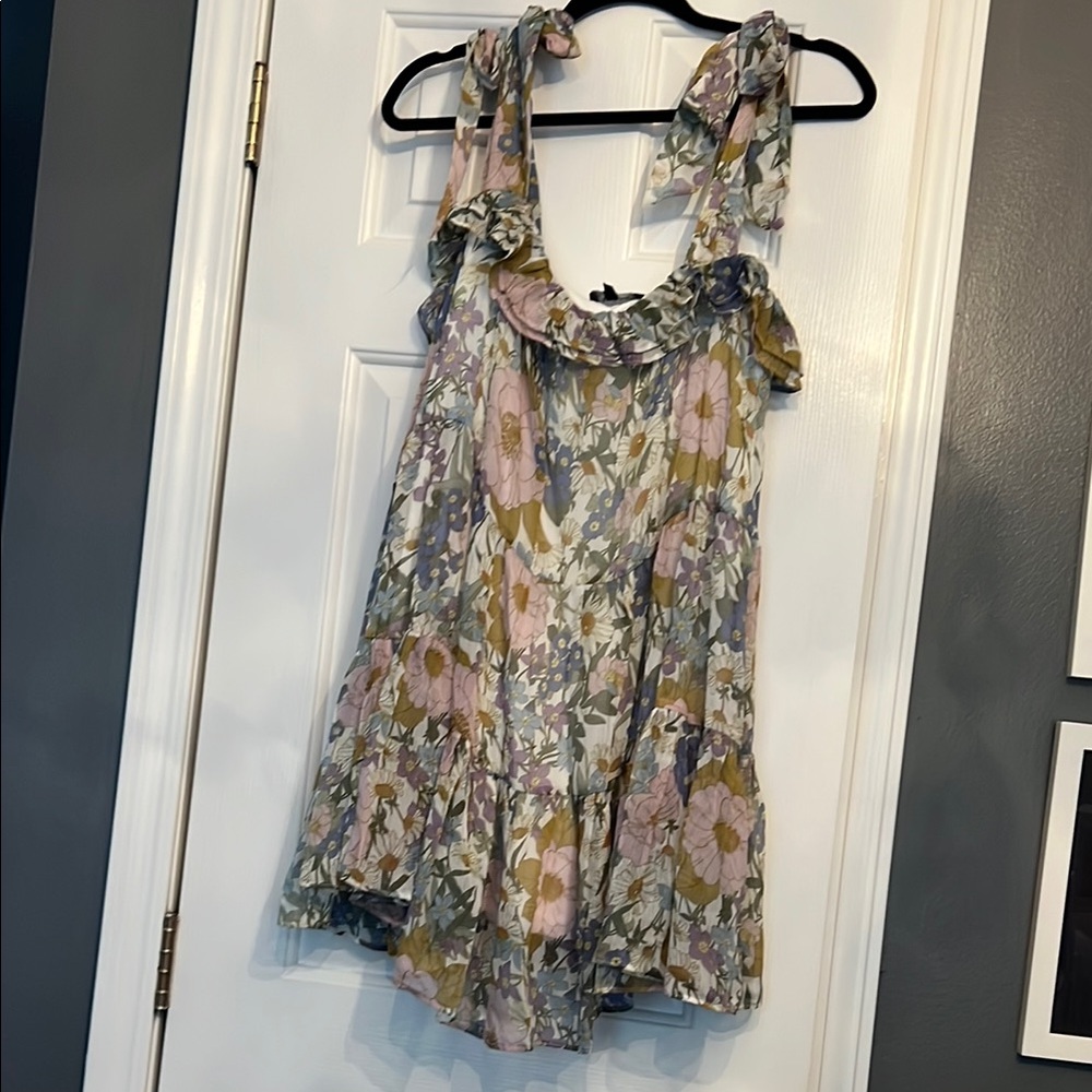 Floral Sleeveless Women's Top With Bows